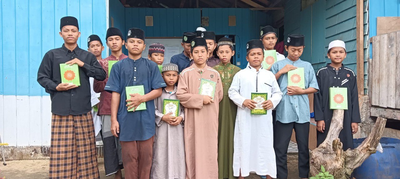 Laznas BMH Kirim 170 Kg Beras Dan Mushaf Al-Qur'an Untuk 40 Santri Di ...