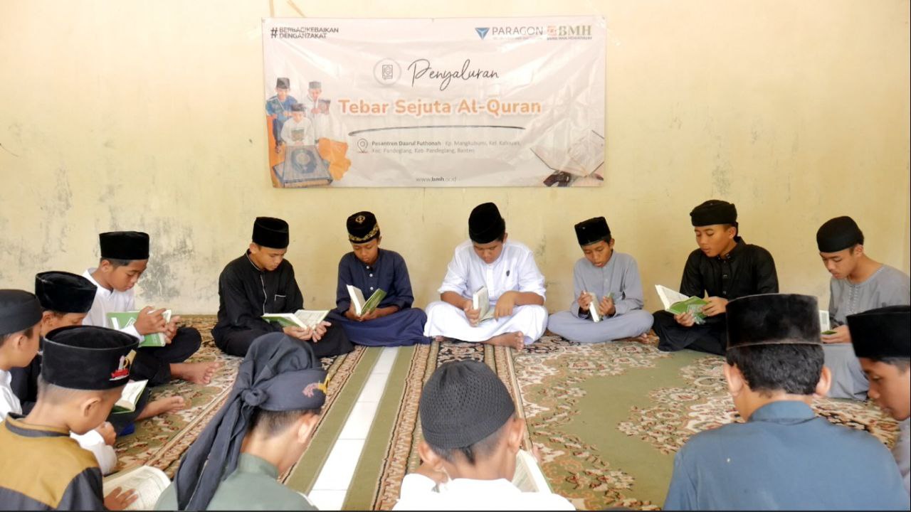 Laznas BMH Tebar Al-Qur'an Untuk Santri Tahfidz, Umar Abdul Aziz ...