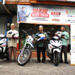 Laznas BMH-YBM BRILiaN Berikan Motor Dakwah untuk 3 Dai di Jawa Timur