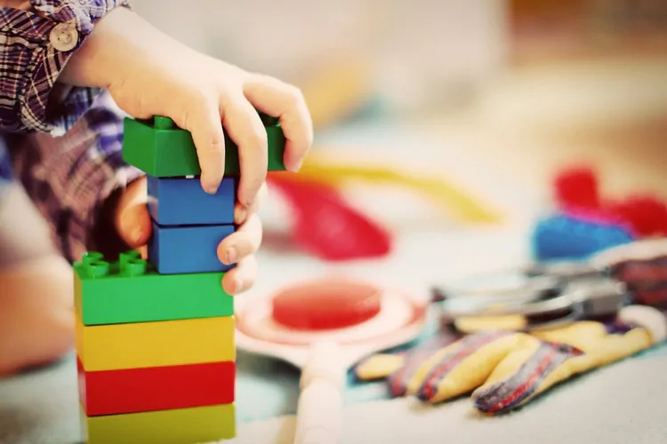 Orang tua asuh membantu anak menemukan karakternya, sumber : pixabay.com