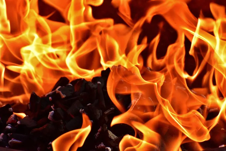 Cara menghindari riba perlu diaplikasikan agar terjauh dari neraka, sumber : pixabay.com