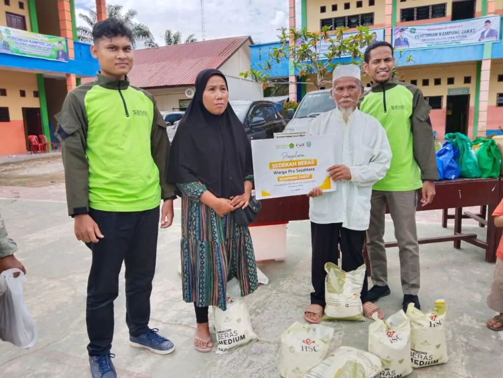 penyaluran zakat kepada yang berhak oleh BMH. sumber: dokumentasi pribadi