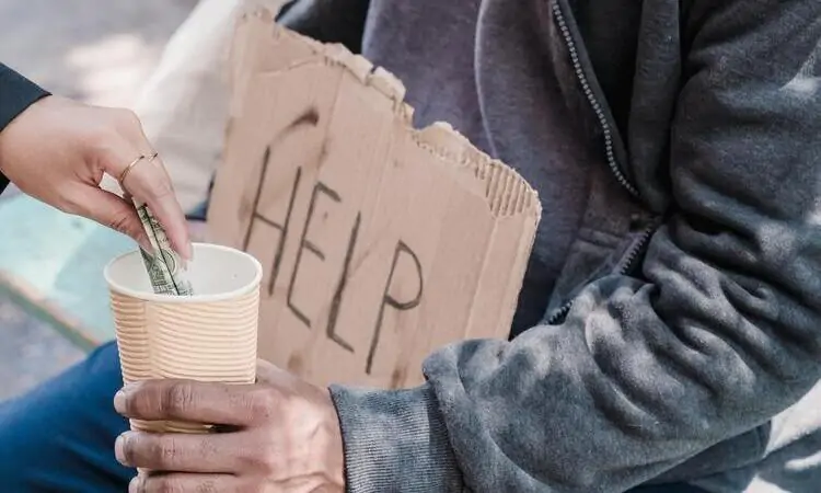 Cara mudah menyantuni kaum dhuafa, Sumber: pexels.com