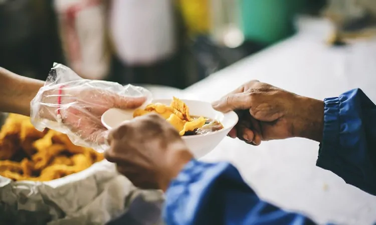 Sedekah makanan, Sumber: detik.com